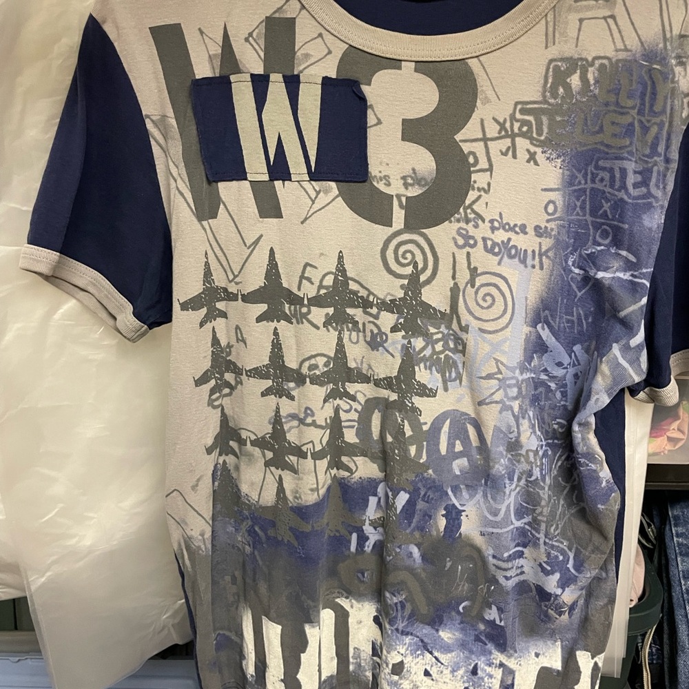 Blue and Gray Short Sleeve Tee with Artistic Graphic